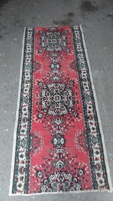 yasil lazer: Qırmızı rəngli naxışlı xalça - Üslub: klassik şərq motivləri, mərkəzi — 1