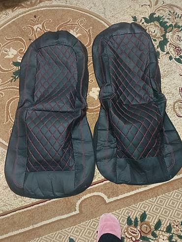 Avtomobil oturacaq örtükləri dəsti - Rəng: qara, qırmızı romb tikişli