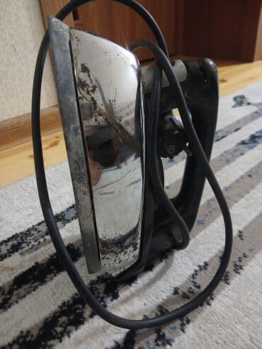 qədmi saat: Klassik elektrik ütü - Korpus: metal gövdə, lakin yan tərəflərdə — 1