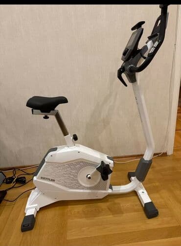 Velotrenajor ela vəziyyətdə. Bir çox velotrenajor Xizək Veloxizekler