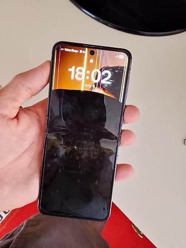Samsung Galaxy Z Flip 5, rəng - Qara — 3