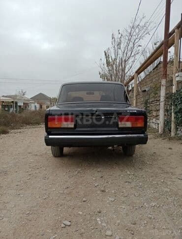 ucuz pirus: Lada Riva/2107 sedan Əsas xüsusiyyətlər: - Kuzov: klassik 4 qapılı — 2
