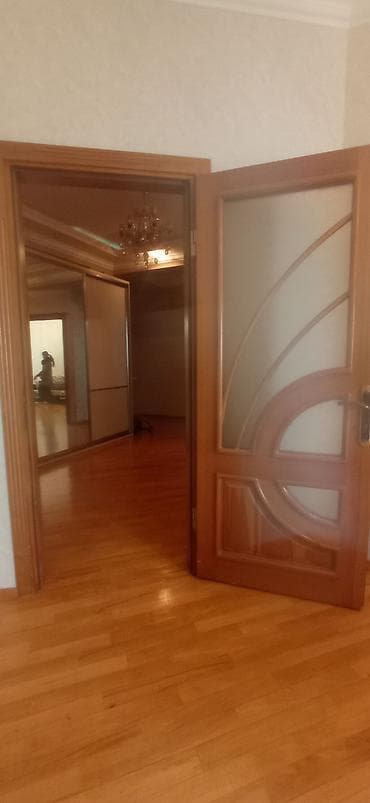 qapi ici: İç qapılar dəsti – taxta karkaslı, şüşə və təbii ağac insertli dizayn — 2