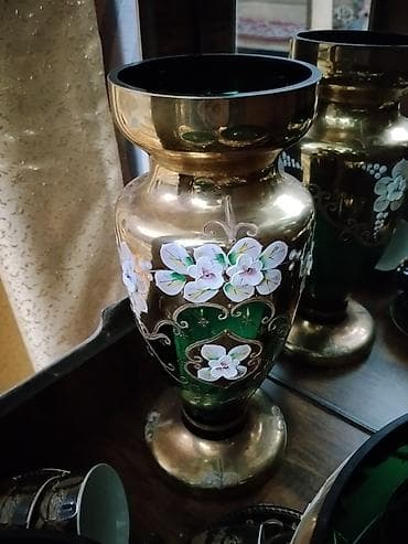 qanli el sekilleri: Bir vaza, Bogem şüşəsi — 1