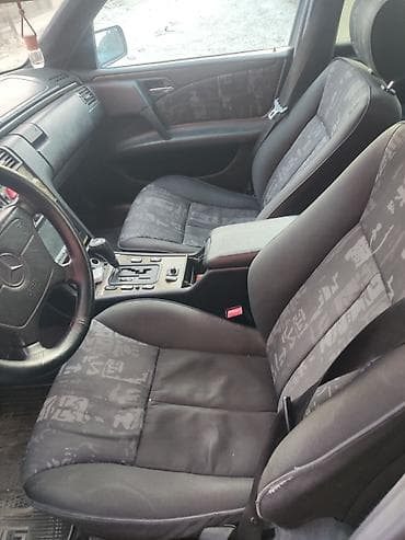 met: Mercedes-Benz E-Class (W210) sedan Mühərrik və ötürmə: - Benzin — 4