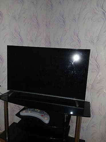 Smart TV + şüşə TV stendi - Təxminən 40–43 düym diaqonallı plazma/LCD — 2