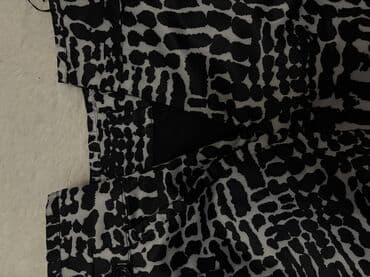 toxunma qadın ətəkləri: - Kəsim: Düz, dizdən yuxarı midi/mini uzunluq - Bağlanma: Yan tərəfdə — 3