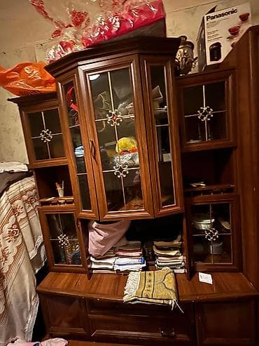 televizo: Klassik üslubda taxta vitrinalı divar dolabı - Material: taxta — 1