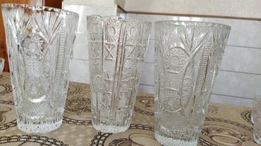 ваза красная: 2 ədədi cütdür 110AZN,tək ortadakı 55 AZN,3–ü birlikdə 165 AZN-dir — 2