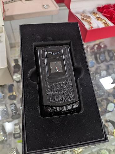 Lüks düyməli qapaqlı telefon - Korpus: qara rəng, metal üslublu