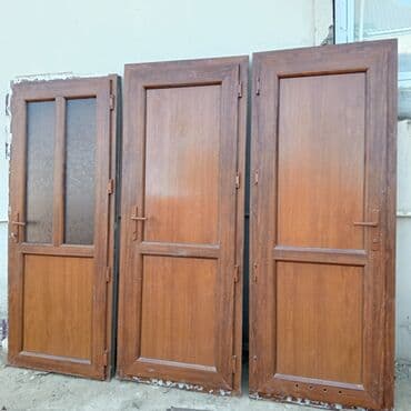 Ремонт и строительство: Üç ədəd qəhvəyi rəngli PVC qapı. Bu qapılar davamlı materialdan — 1