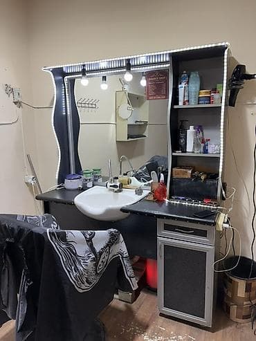 led guzgu: Peşəkar bərbər/saç ustası iş yeri üçün tam təchizatlı iş stansiyası — 1