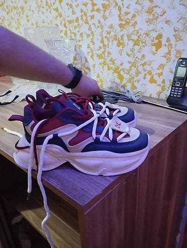 Unisex idman stili krossovkalar - Rənglər: tünd mavi, bordo və krem lalafo.az -da Unisex idman stili krossovkalar - Rənglər: tünd mavi, bordo və krem