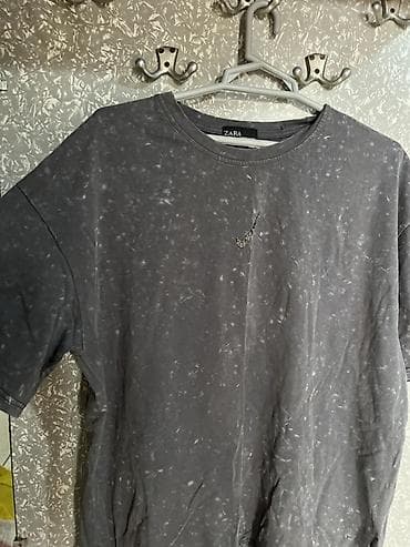 элев 8: 1)Saruçka 1-2 defe geyilib yeni kimidi 8 azn(S beden) 2) Boz T-shirt — 3