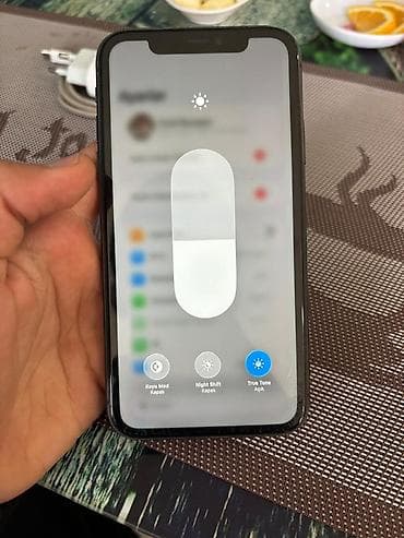 iphone 8s plus: IPhone 11, Qara, Face ID — 3