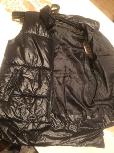 muhafize polisi formasi: Qara rəngli şişme /jilet - Parlaq səthli, yastıqlı şişme dizayn - — 3