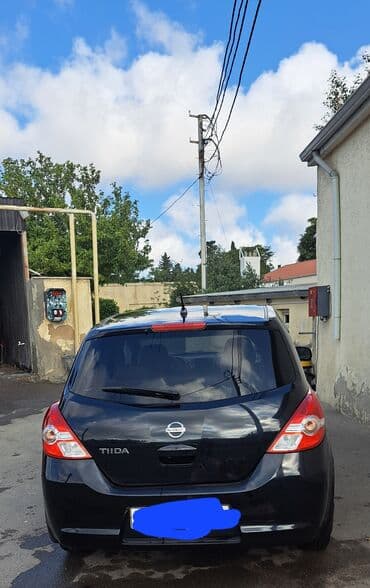 faizsiz kreditlə maşın: Nissan Tiida avtomobili hər gün rahat istifadə üçün nəzərdə tutulmuş — 5