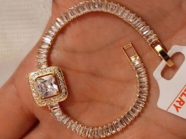 tek qaş: Xanım üçün 2 ədəd bilərzik, biri zərif, incə görünüşlü üzəri — 2