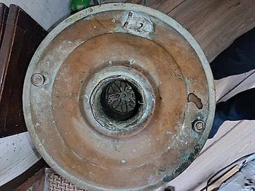 kohnə samavar: Köhnə tip samovar/qaynadıcı qazan – böyük həcmli, mərkəzi baca ilə — 2