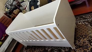 intex matras: Uşaq beşiyi – ağ rəngdə, klassik lamelli yan tərəflərlə. - Material — 1