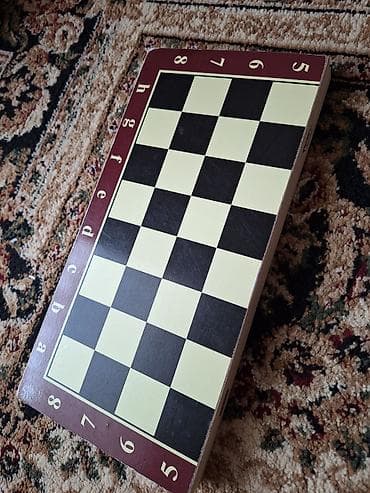 Bentley: Şahmat fiqur dəsti. butun fiqurlar yerindedir ve bir de balaca olcude — 4