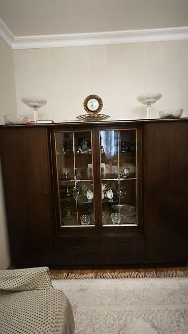 buffet: Klassik üslubda iri vitrinli bufet/dolab - Material: tünd qəhvəyi — 5