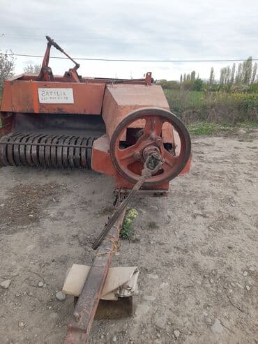 qosqular: Otlara/yoncaya uyğun pres yığan kənd təsərrüfatı aqreqatı (kvadrat — 1