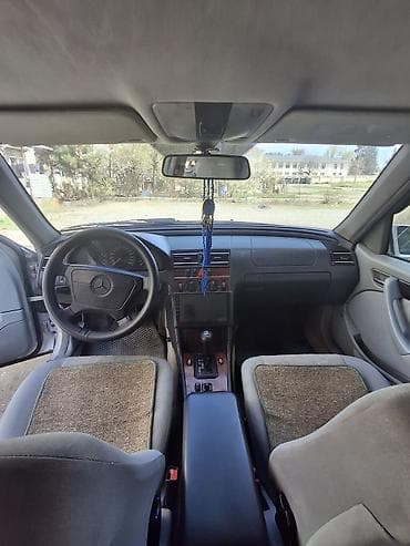 06 maşını: Mercedes-Benz 240: 2.4 l | 1997 il Sedan — 7