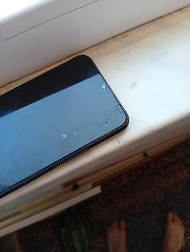 Realme C21Y, 64 GB, rəng - Qara, Qırıq — 1