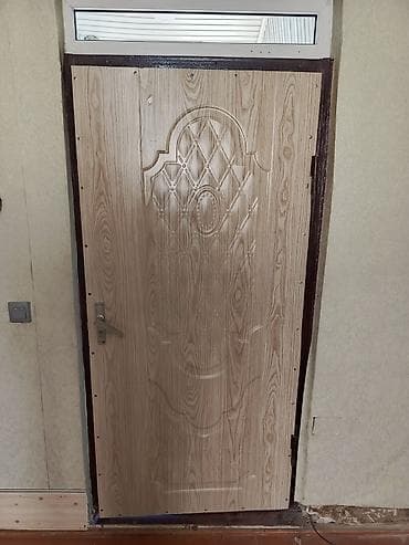 giriş qapı: Dəmir giriş qapısı - Material: möhkəm metal gövdə, iç tərəfi ağac — 2