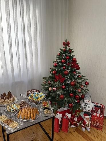 1.80 yolka: Bayramlıq Yeni il ağacı – tam bəzədilmiş dəst - Təxminən 1,6–1,8 m — 2