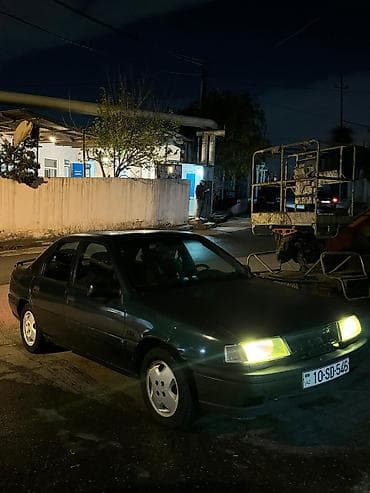 guzgu: Opel Vectra A sedan - Kuzov: 4 qapılı sedan, tünd yaşıl rəng - — 4