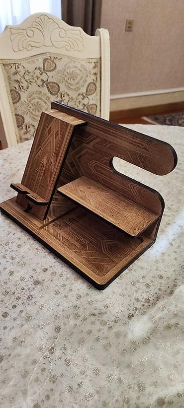 Ağacdan hazırlanmış çoxfunksiyalı masaüstü təşkilatçı/stand - — 1