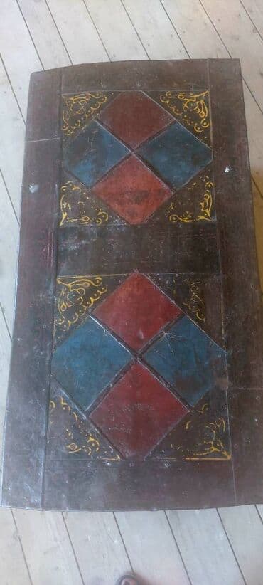 qədim sandıq: Qədim sandıq. 18 (XVIII) əsrlərdə Qarabağda (Fizulidə) hazırlanıb. Əl — 2