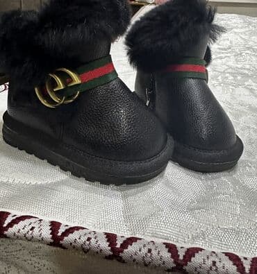 детская зимняя обувь на овчине: Uşaq qış çəkmələri - Rəng: qara - Material: teksturalı süni dəri — 1