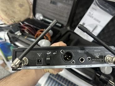 ses mixeri: Shure BLX4R simsiz mikrofon sistemi Məhsulun tərkibi: - Shure BLX4R — 3