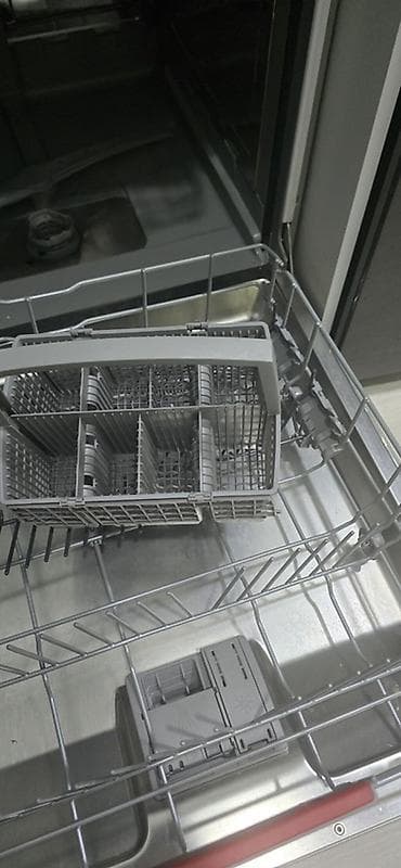 Elektronika: Təcili satılmır, sadəcə ehtiyac olmadığı üçün satılır! Maşın "Bosch — 5