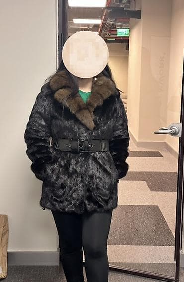 kurkalar: Qadınlar üçün dəbli qısa norka kürk paltar - Rəng: qara (korpus) — 1