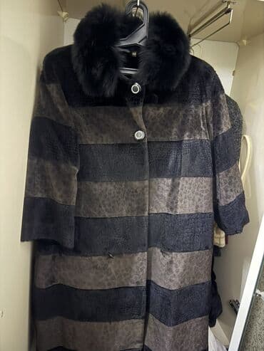 Kürklər: Qadın kürkü palto - Model: zolaqlı dizaynlı, dizdən aşağı uzunluqda — 1