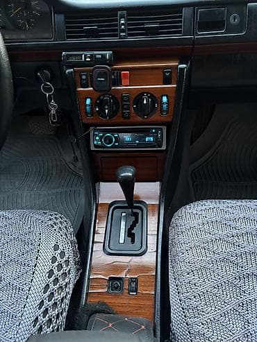 disk qabi: Mercedes-Benz W124: 2.5 l | 1993 il Sedan — 5