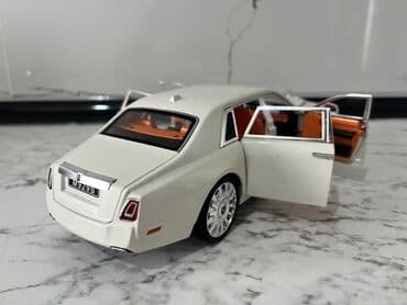 домики для кукол: Miqyaslı model avtomobil – ağ rəngdə, portağal salonlu lüks sedan. - — 8