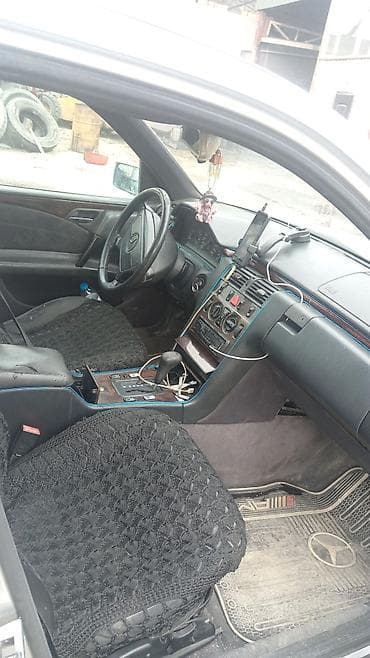 015 satisi: Mercedes-Benz E‑Class (W210) sedan - Kuzov: sedan, gümüşü rəng - — 4