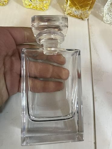 Şüşə ətir flakonu - Material: şəffaf qalın şüşə - Forma