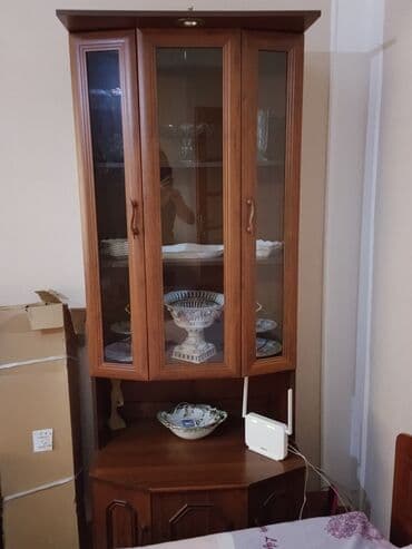 künc rəf: Şüşəli dolab vitrini — 3