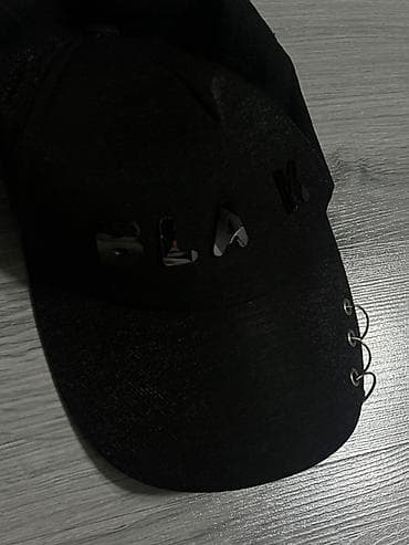 Qara beysbol papağı – urban stil - Rəng: qara - Ön hissədə parlaq