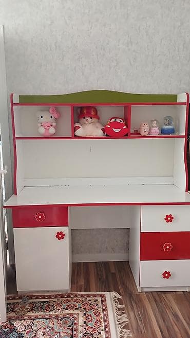 Mebel: Uşaq/yeniyetmə otağı üçün masa və rəfli iş stolu - Rəng: ağ-qırmızı — 1