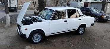 Lada 2107, ağ rəngli sedan. Texniki xüsusiyyətlər və detalları: -
