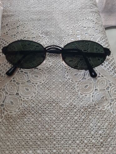 Eynəklər: Kiwi ucun Eynak Gunaw ucundur.Wuwadir Qara renqdadir.Keyfiyatlidir.Hec — 1