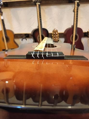 gitara simləri: Klassik gitara Model:Valencia VC263CSB Simlərin sayı: 6 Üst:Sitka — 2