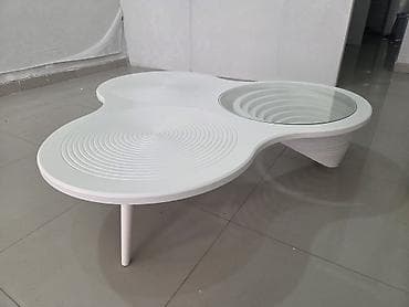 divarda kitab refi: Müasir dizaynlı qəhvə masası - Forma: Üç moduldan ibarət üzvi — 1